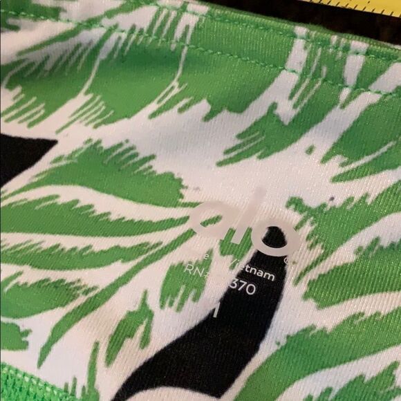 Alo yoga leggings. NWT. Med - Picture 6 of 11